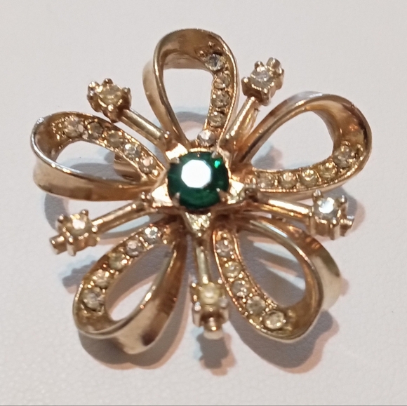 Floral Brooch with Emerald Green Center and Clear Crystal Rhinestones Vintage - Picture 2 of 3